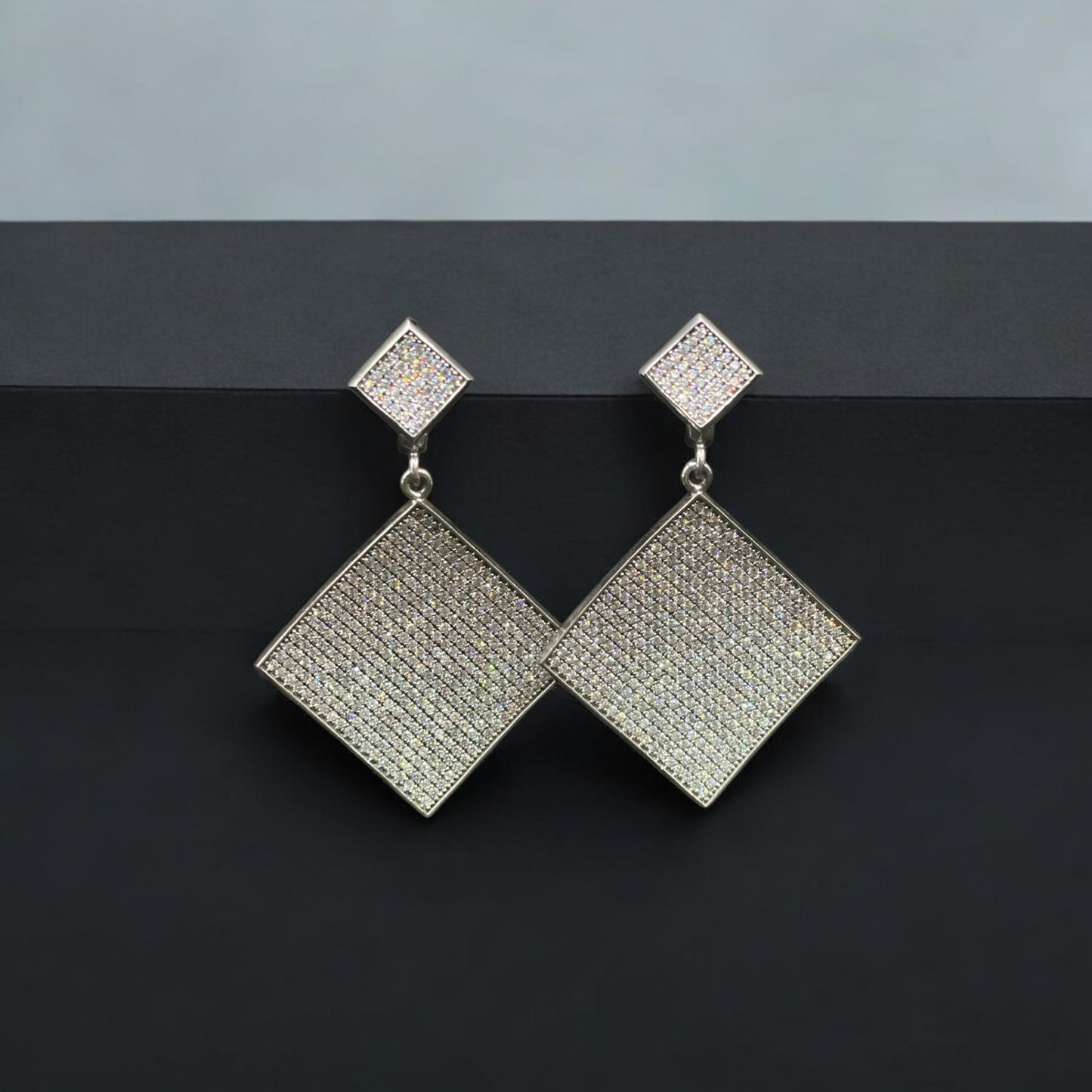 حلق فضة إيطالي مميز عيار 925